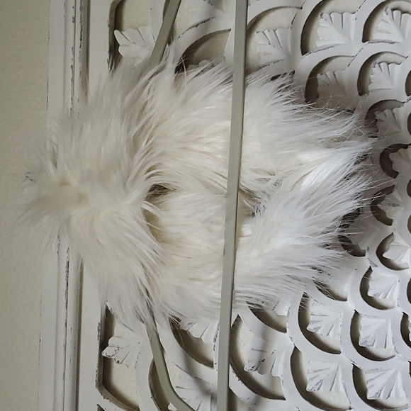 White Fur Collar by Adrienne Landeau One Size - Picture 3 of 7